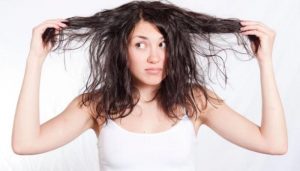 do tác động từ thời tiết, môi trường