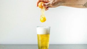 kết hợp bia và trứng gội đầu hạn chế tình trạng tóc nhanh bết