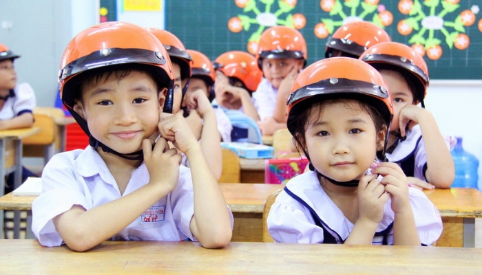 Trẻ bao nhiêu tuổi thì nên bắt đầu đội mũ bảo hiểm?