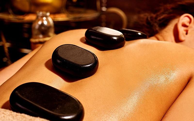 cách massage đá nóng hiệu quả