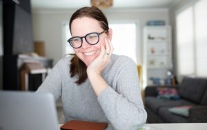 gọi điện về thăm nhà