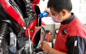 thay nhớt xe máy sirius