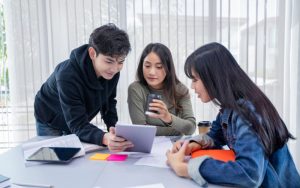 Luyện nghe và nói thường xuyên