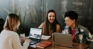 Học qua các tình huống thực tế