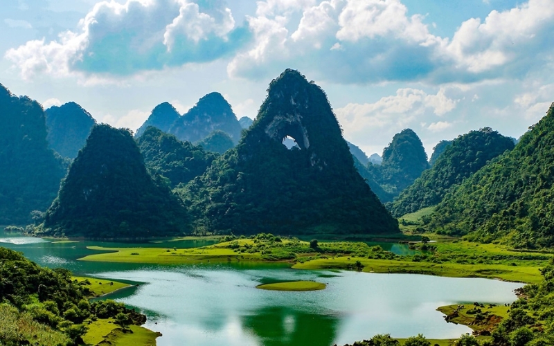 Núi Mắt Thần